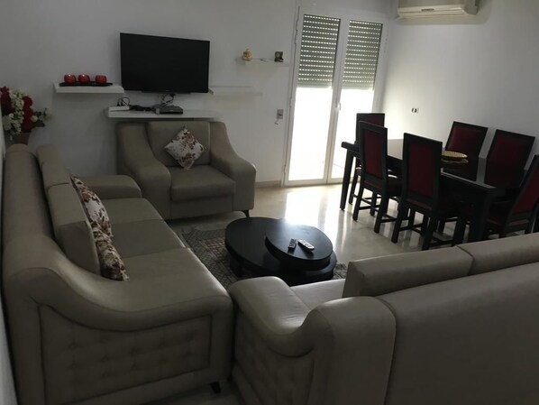 Apartment, 2 Bedrooms | Living room