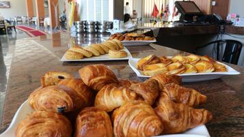 Breakfast, lunch, dinner served; Moroccan cuisine