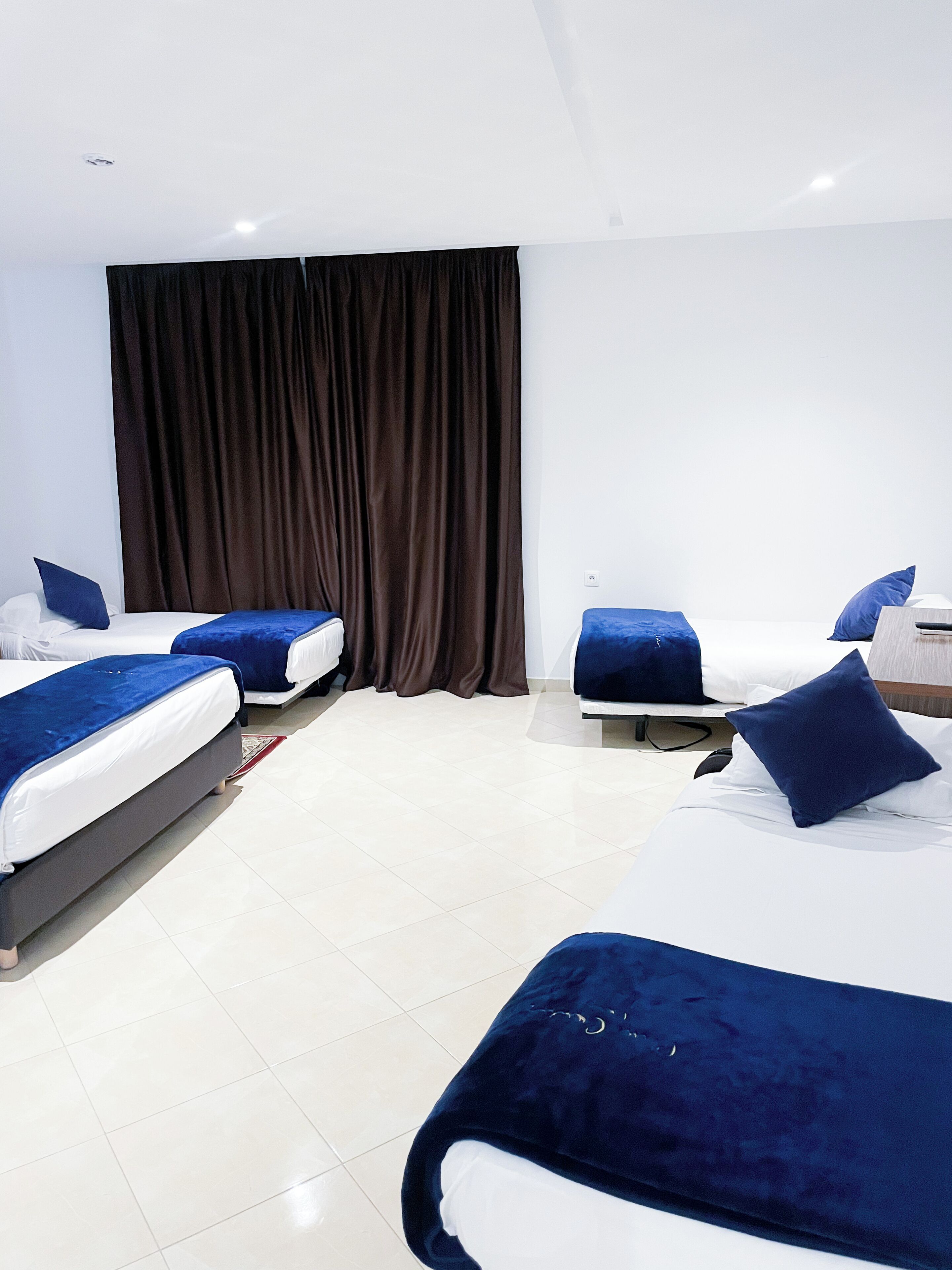 小型套房 | 客房内保险箱、办公桌、隔音、熨斗/熨板