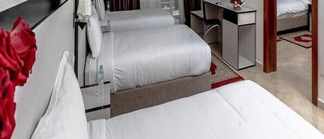 Luxury Suite | 2 bedrooms, in-room safe, desk, soundproofing