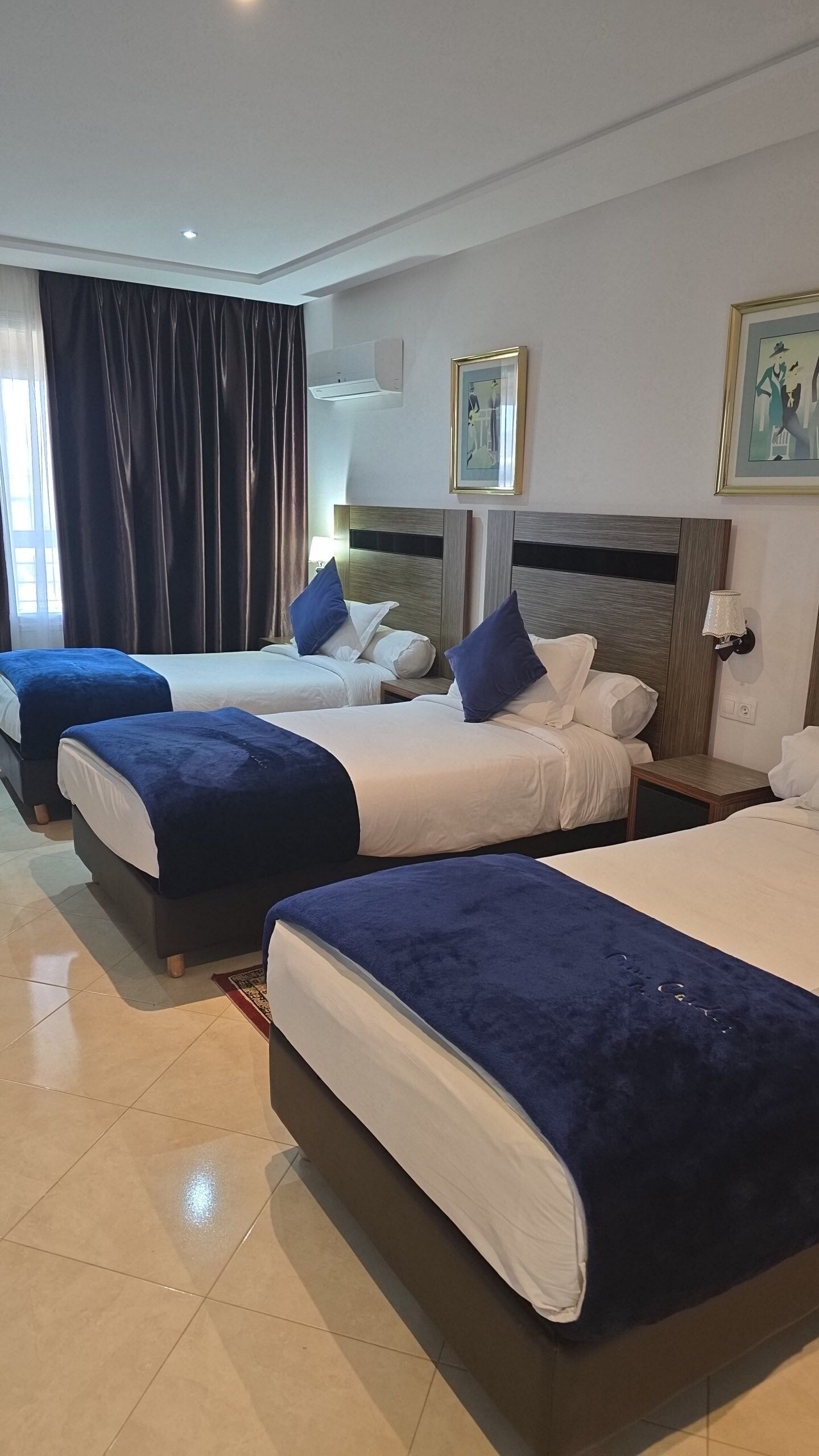 家庭房 | 客房内保险箱、办公桌、隔音、熨斗/熨板