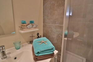 Double Room (Calanque) | Bathroom - Le Mas de Bertagne - Chambres d'Hôtes (Gemenos)