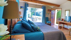 ห้องแฟมิลี่ (Colline) | โต๊ะทำงาน, ผ้าม่านกันแสง, Wi-Fi ฟรี, ห้องพักตกแต่งอย่างมีเอกลักษณ์