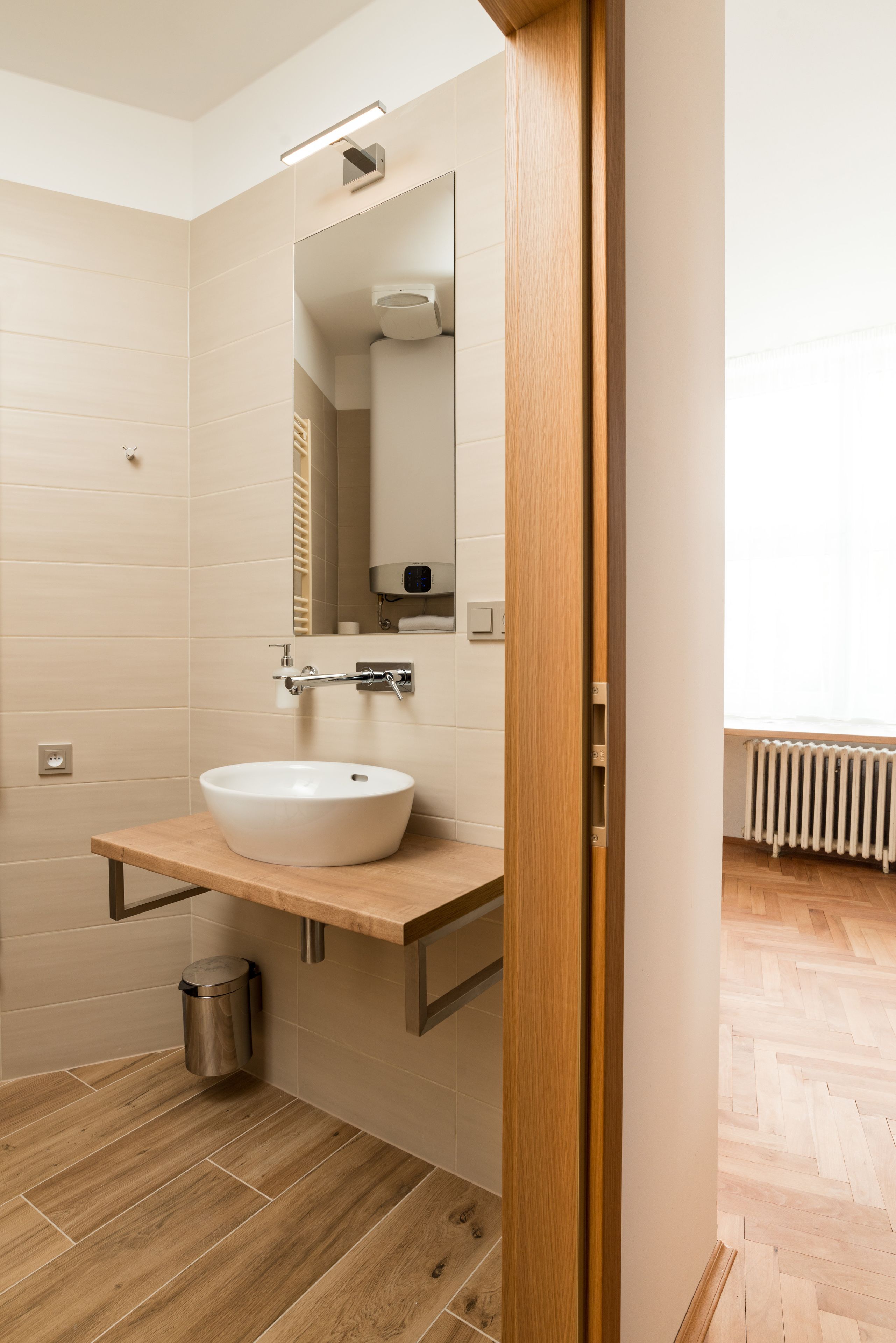 superior double or twin room | bathroom | shower, hydromassage showerhead, free toiletries, hair dryer