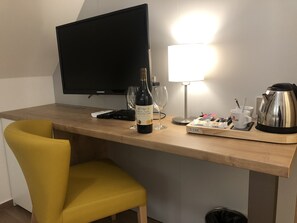 Tremannsrom – superior, 1 soverom | Blendingsgardiner, lydisolert, strykejern/-brett og wi-fi (inkludert)