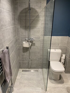 Bathroom - The Tower Arms Hotel (Iver)