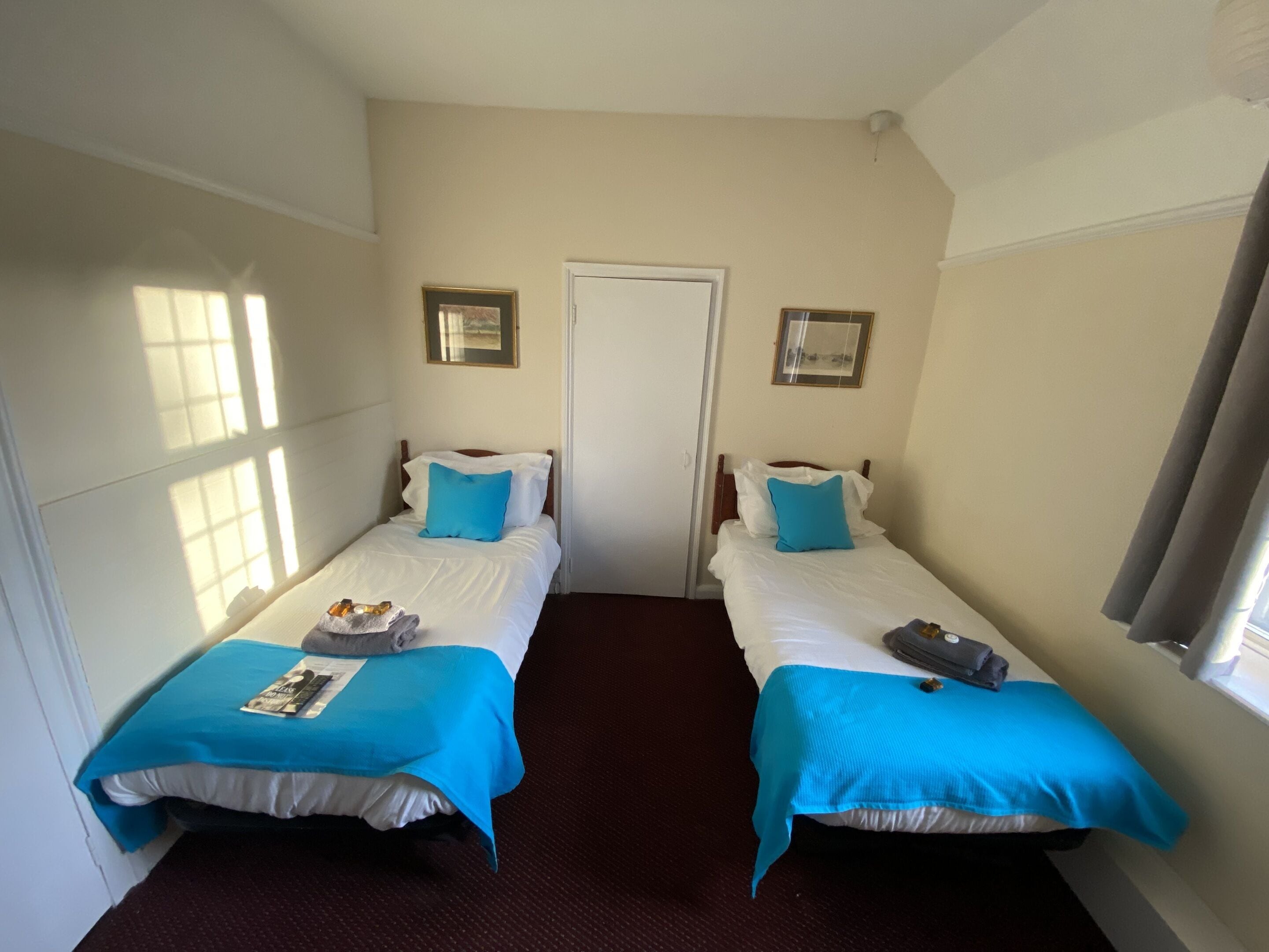 Basic Twin Room, Ensuite