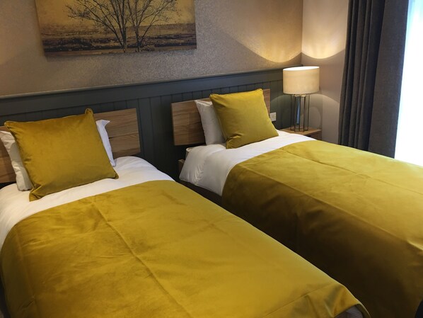 Superior Twin Room, Ensuite - The Tower Arms Hotel (Iver)