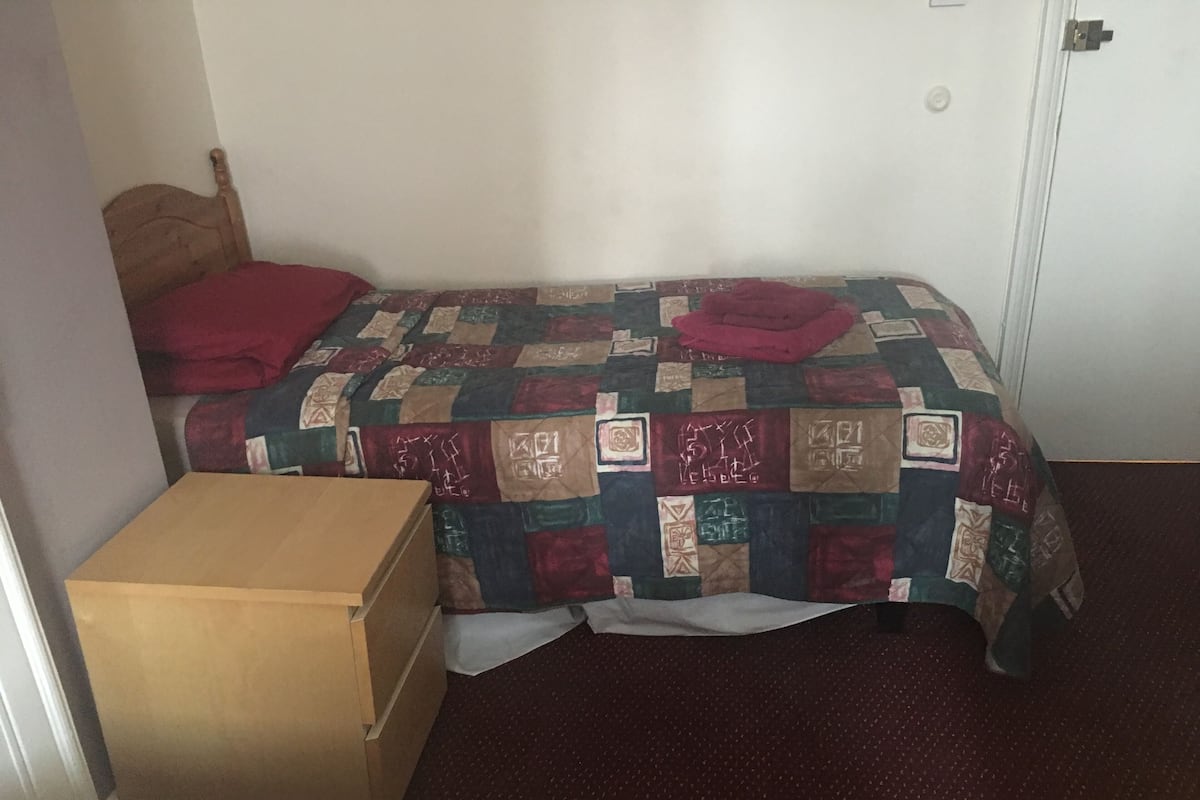 Basic Single Room, Shared Bathroom (Offline Only) | 1 bedroom