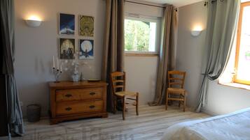 Chambre Double Confort (Le Petit Marchand de Sable) | Literie de qualité supérieure, matelas mémoire de forme
