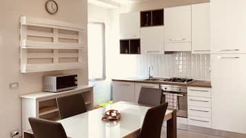 Appartamento, 1 camera da letto (Amleto) (Piazza Boggiani 5)) | Cucina privata | Frigorifero, microonde, piano cottura, lavastoviglie