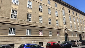 A multi-story building with a row of windows and a central entrance. - Bacu Apartments Zagreb (Zagreb)