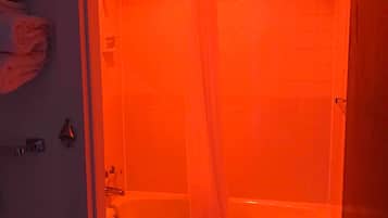 Single Room, 1 Queen Bed, Smoking | Bathroom