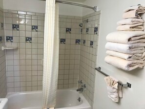 Free toiletries, towels - Paintbrush Motel (Riverton)