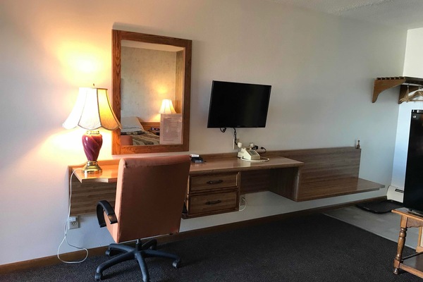 Single Room, 1 King Bed, Non Smoking | Cribs/infant beds, rollaway beds, free WiFi, bed sheets