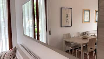 Departamento (Lella - Via Martiri della Libertà 24) | Sala de estar | Televisión de 20 pulgadas con canales por cable