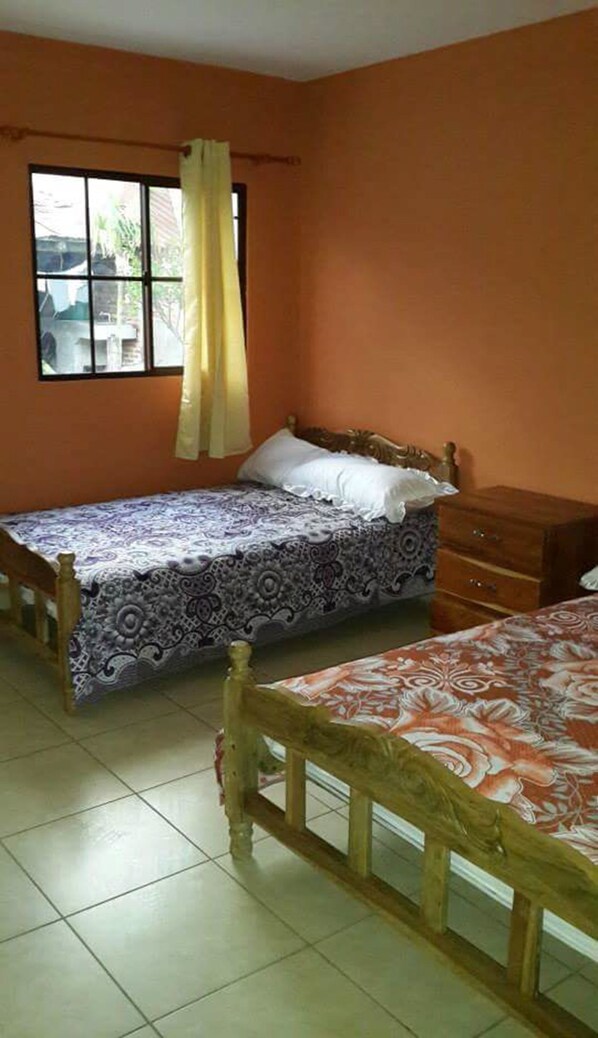 Cunas, camas plegables/adicionales y wifi gratis 