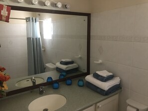 Bathroom sink - Rowans Park - Luxury Apartment (Rowans)