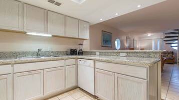 Fridge, microwave, stovetop, dishwasher