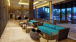 A spacious lobby with a high ceiling, large windows, and a balcony with seating. - Fairfield by Marriott Belitung (Tanjung Pandan)