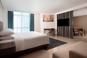 Habitación junior, 1 cama de matrimonio grande | 1 dormitorio, ropa de cama de alta calidad, minibar y caja fuerte