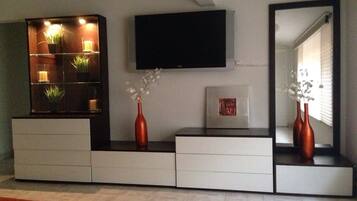 Family House, 5 Bedrooms | 5 bedrooms, premium bedding, in-room safe, iron/ironing board