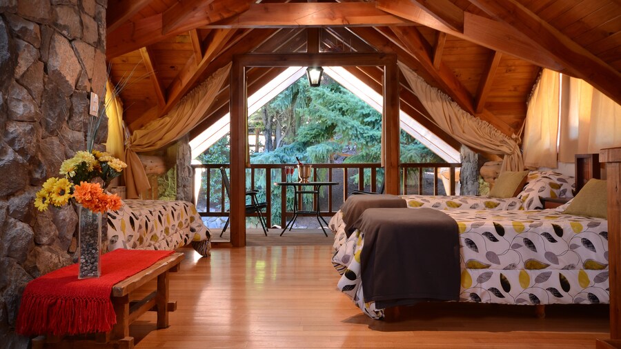 Amazing 5 Bedrooms Chalet in Villa Traful VT1 by Apartments Bariloche