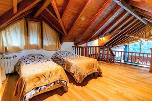 Deluxe Chalet, 5 Bedrooms, Mountain View | 4 bedrooms, premium bedding, down comforters, pillowtop beds
