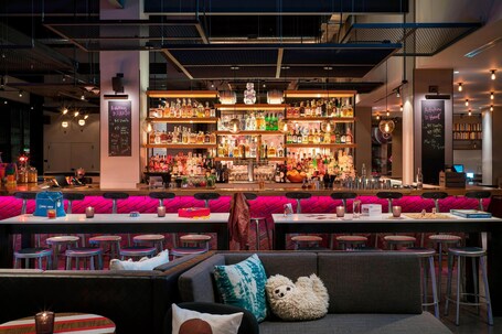 Moxy Chicago Downtown - Image 34
