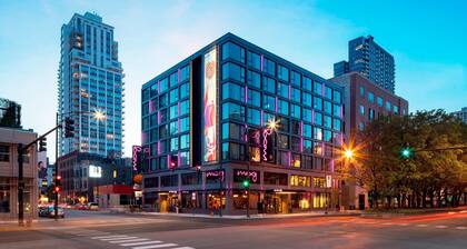 Moxy Chicago Downtown