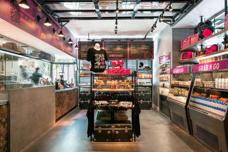 Moxy Chicago Downtown - Image 36