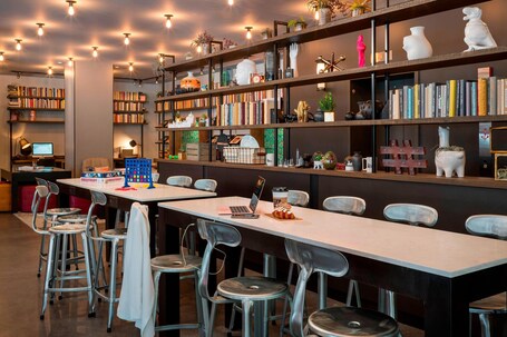 Moxy Chicago Downtown - Image 20