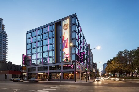 Moxy Chicago Downtown - Image 21