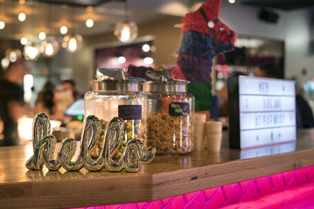 Moxy Chicago Downtown - Image 32