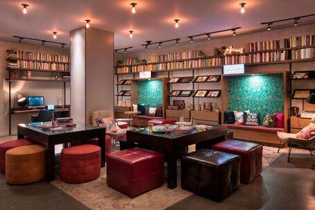 Moxy Chicago Downtown - Image 52