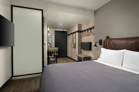 Moxy Chicago Downtown - Image 25