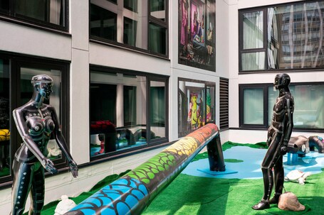 Moxy Chicago Downtown - Image 6