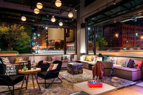 Moxy Chicago Downtown