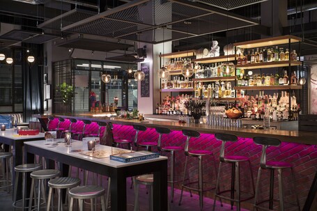 Moxy Chicago Downtown - Image 37