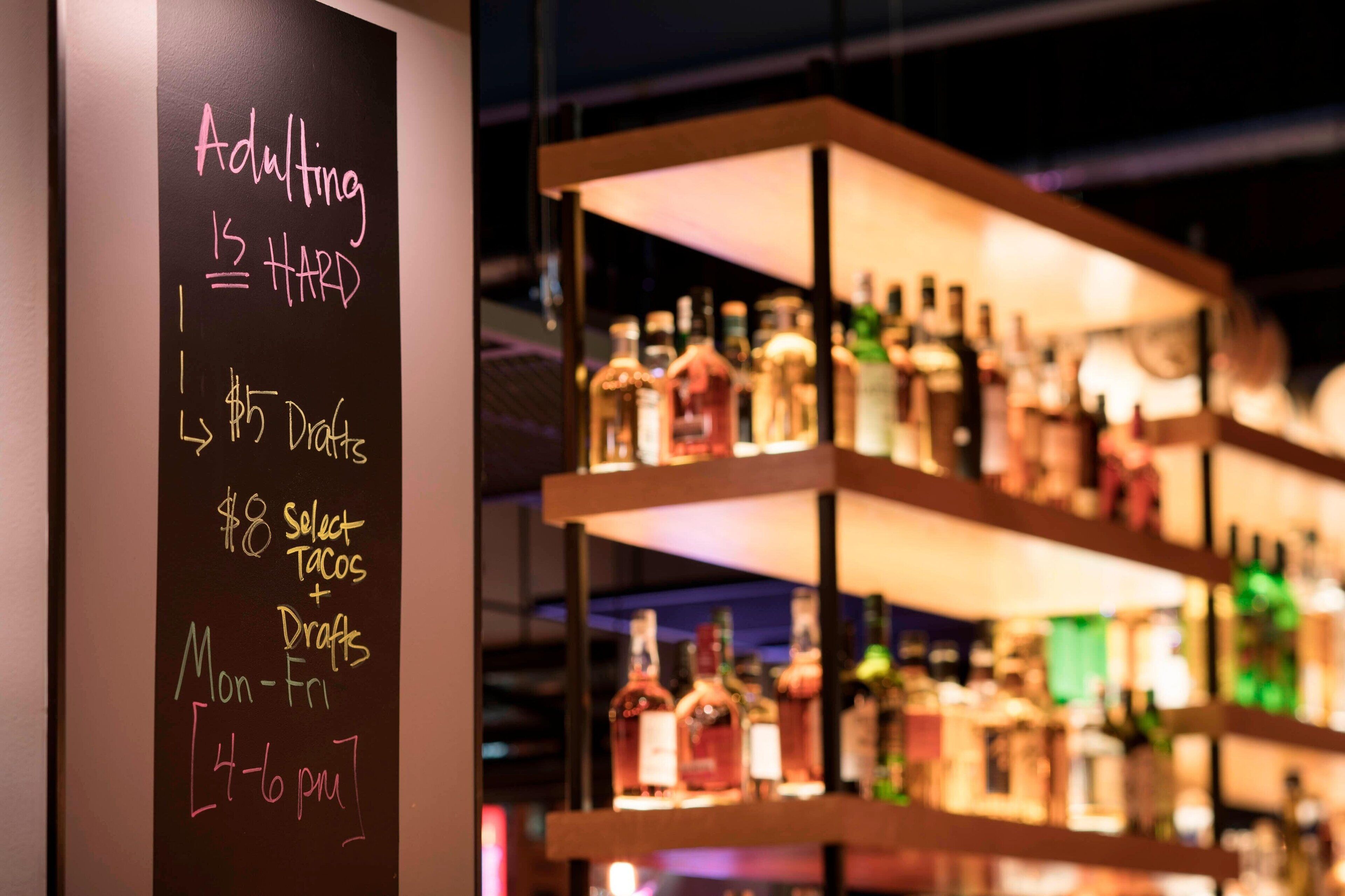 serves breakfast, lunch and dinner