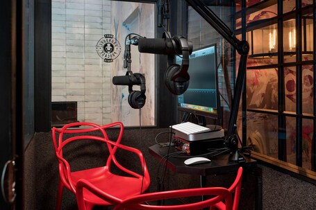 Moxy Chicago Downtown - Image 55