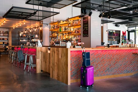 Moxy Chicago Downtown - Image 35