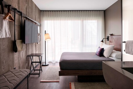 Moxy Chicago Downtown - Image 65