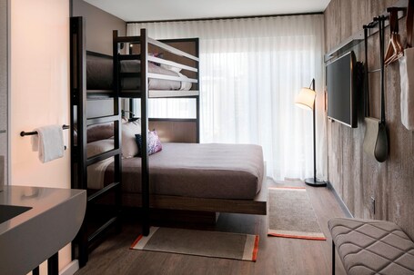 Moxy Chicago Downtown - Image 71