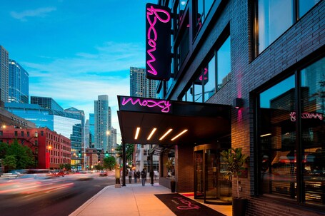 Moxy Chicago Downtown - Image 10