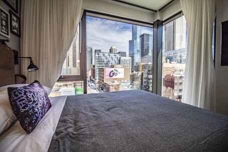 Moxy Chicago Downtown - Image 14