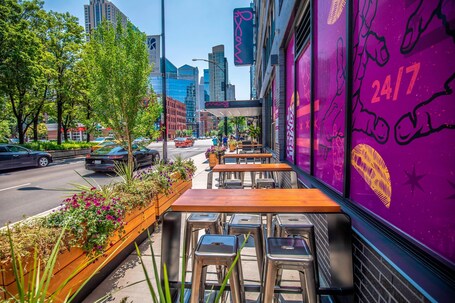 Moxy Chicago Downtown - Image 3
