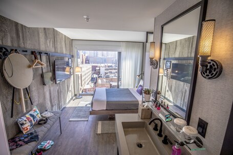 Moxy Chicago Downtown - Image 41