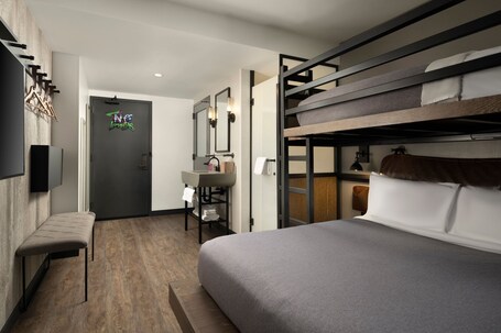 Moxy Chicago Downtown - Image 24