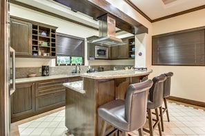 Villa Club, 4 habitaciones, para no fumadores | Cocina privada | Refrigerador, microondas, horno y parrilla de estufa 
